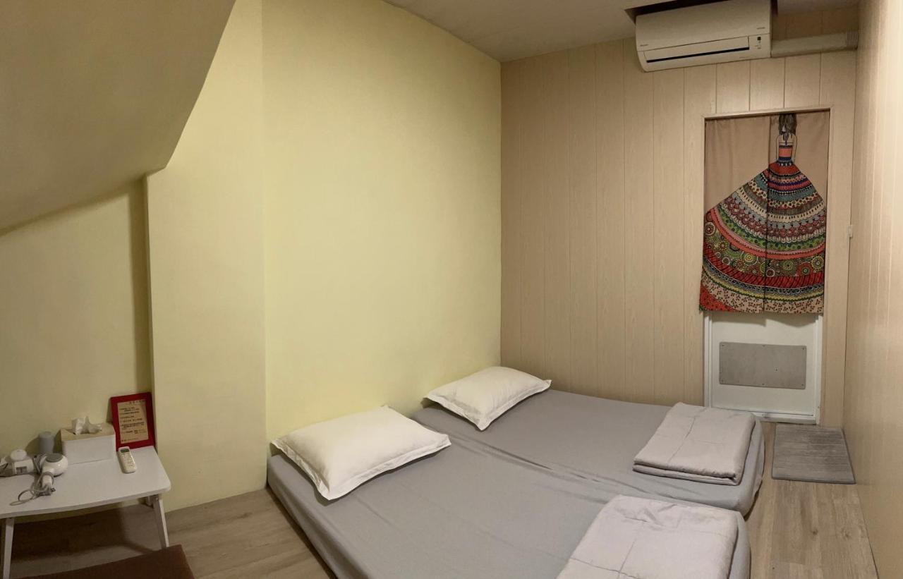Back To Real Hostel T'ai-tung Exterior foto
